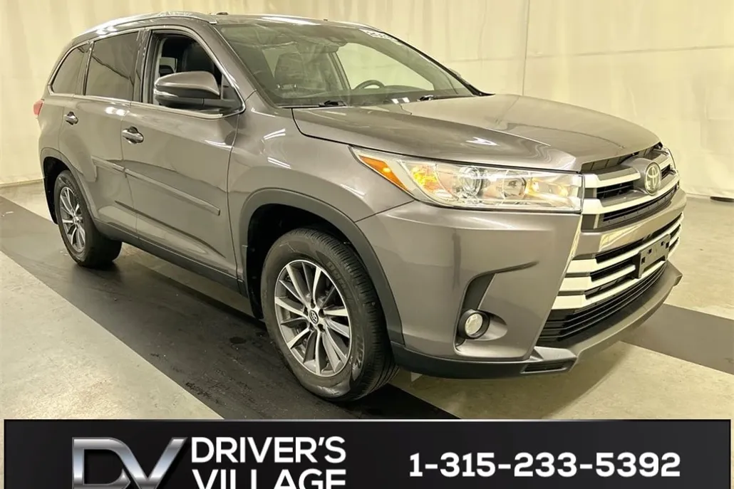 2019 Toyota Highlander SE photo 1
