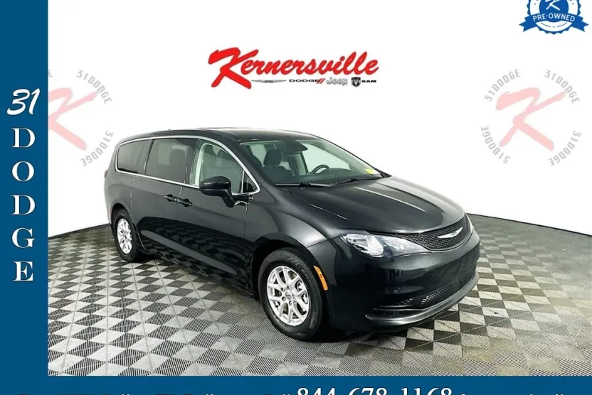 2023 Chrysler Voyager LX photo 1