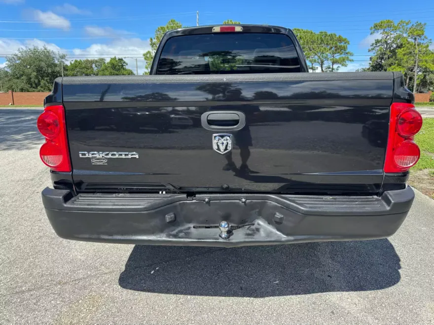 2006 Dodge Dakota Quad Cab ST photo 1