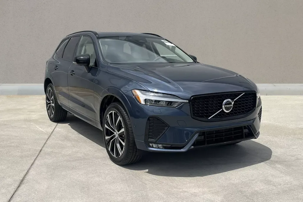 2025 Volvo XC60 B5 Plus photo 1