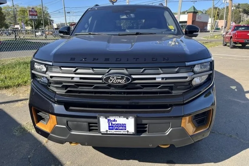 2025 Ford Expedition photo 1