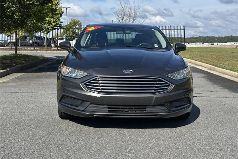 2017 Ford Fusion SE photo 1