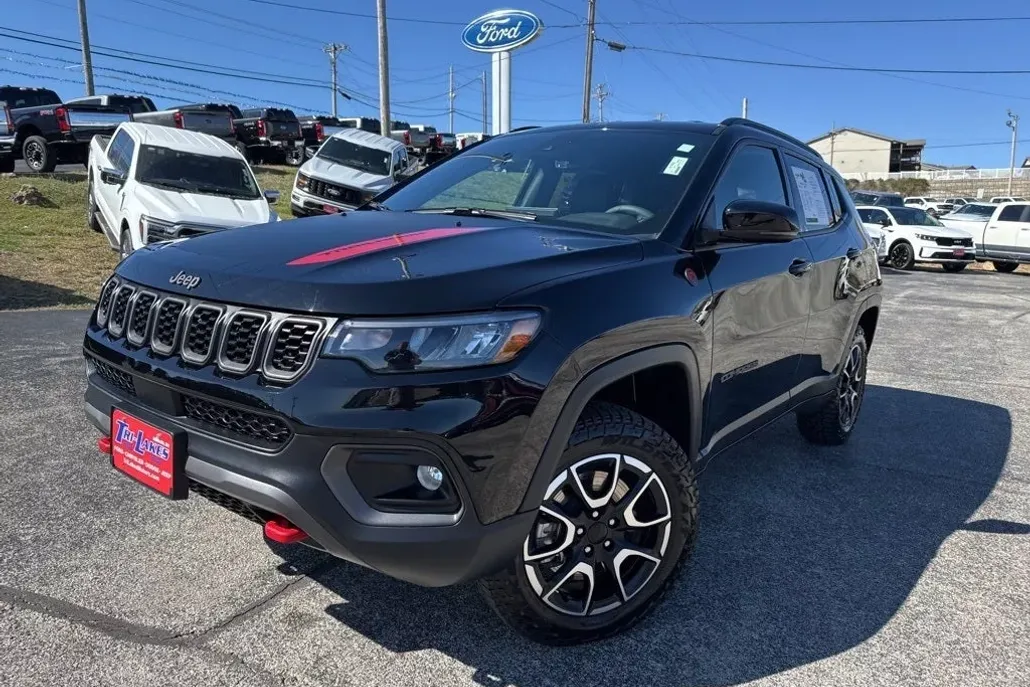 2024 Jeep Compass Trailhawk photo 1