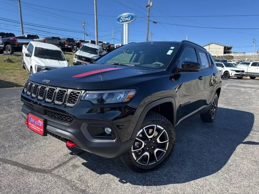 2024 Jeep Compass Trailhawk photo 1