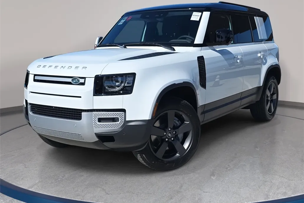 2025 Land Rover Defender 110 S photo 1