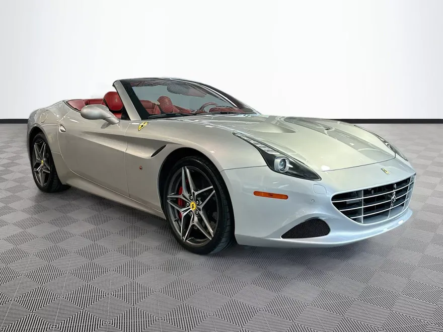 2015 Ferrari California T photo 1