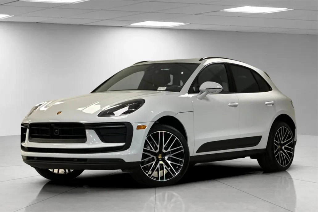 2025 Porsche Macan T photo 1
