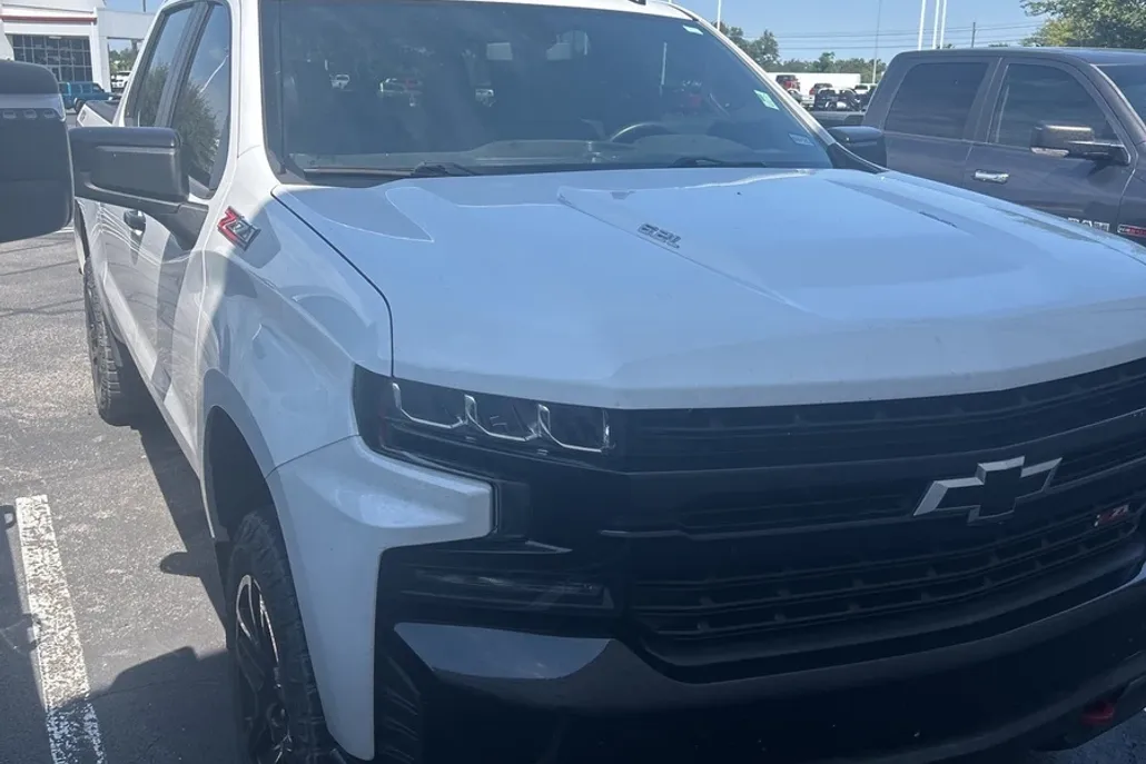 2021 Chevrolet Silverado Trail Boss LT photo 1