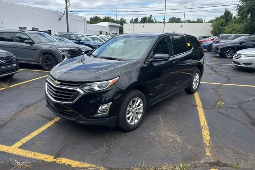 2020 Chevrolet Equinox LT photo 1