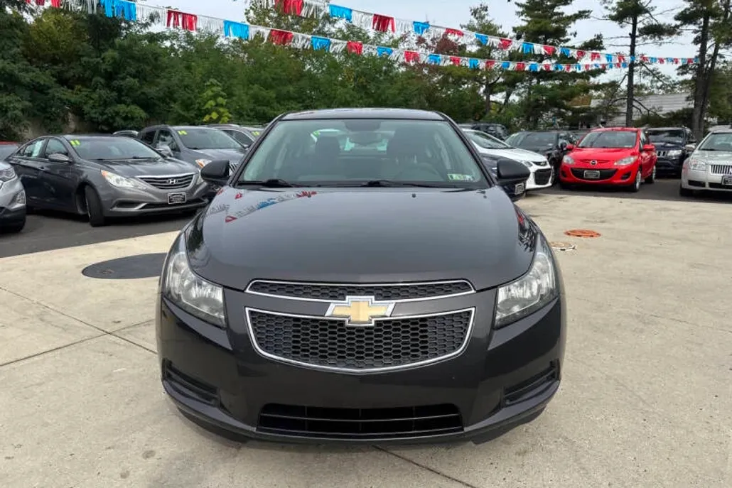 2014 Chevrolet Cruze LS photo 1