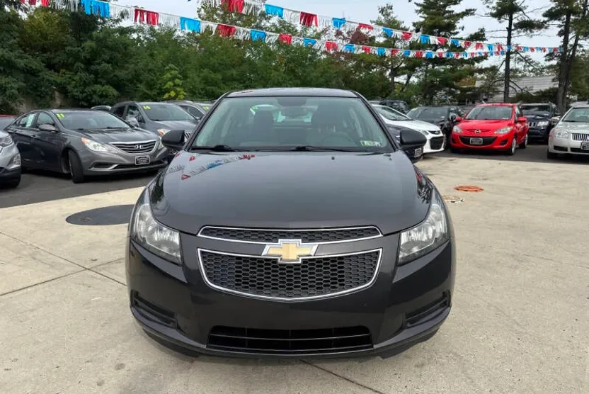 2014 Chevrolet Cruze LS photo 1