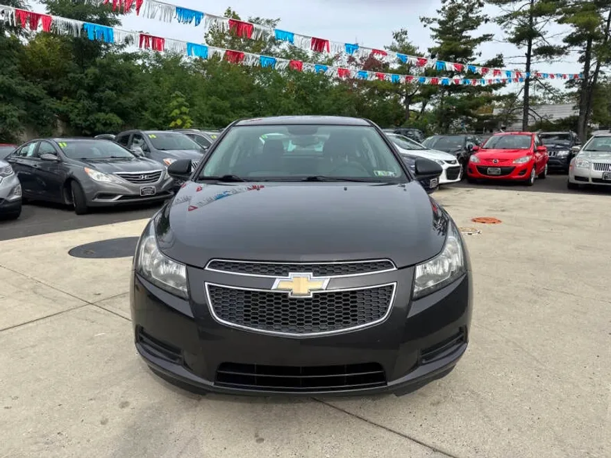 2014 Chevrolet Cruze LS photo 1