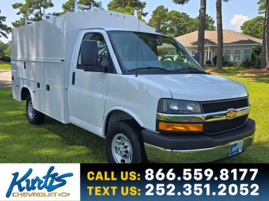 2025 Chevrolet Express Cutaway 3500 photo 1