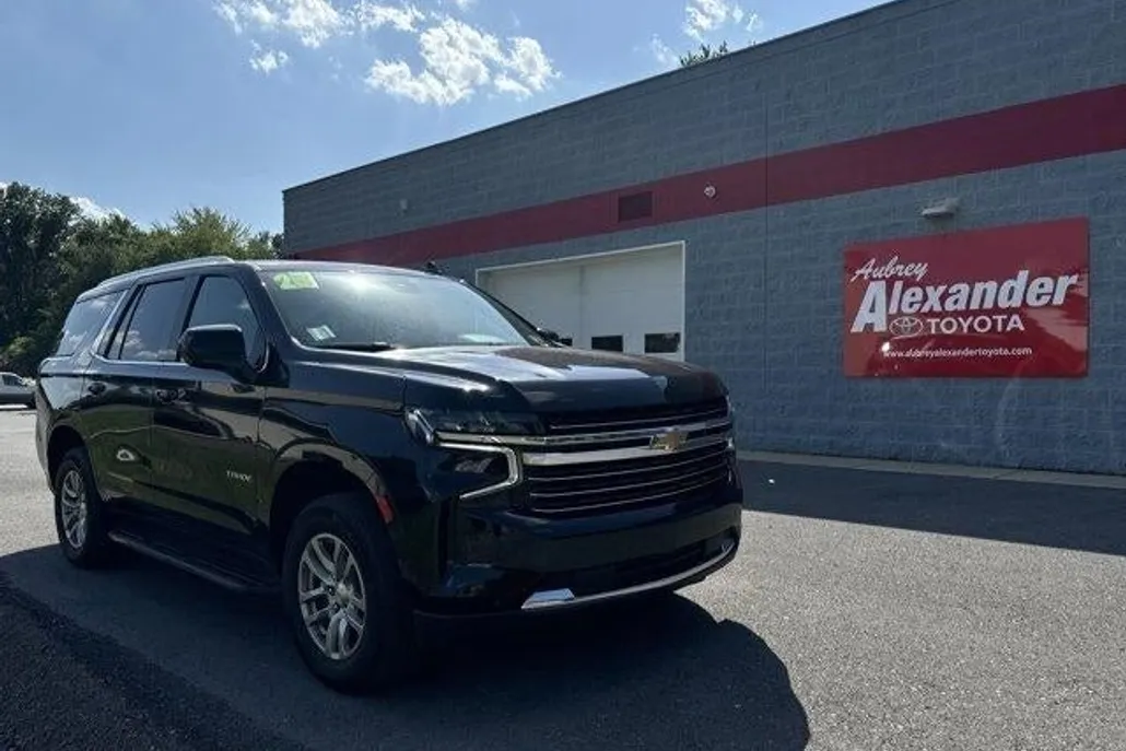 2023 Chevrolet Tahoe LT photo 1