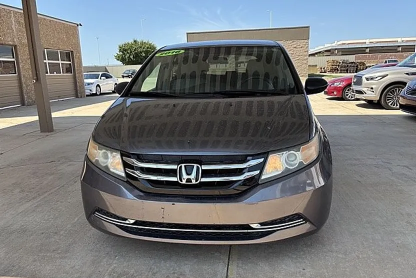 2016 Honda Odyssey LX photo 1