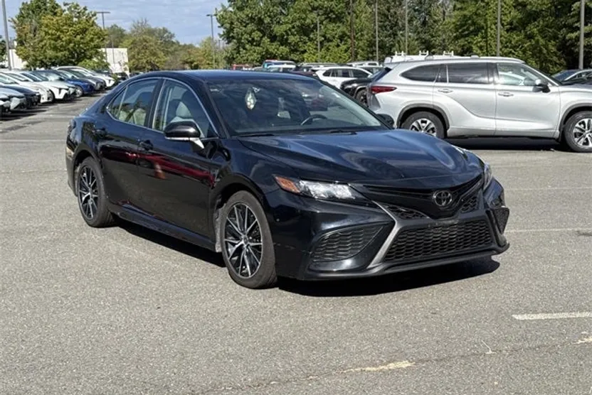2023 Toyota Camry Base photo 1