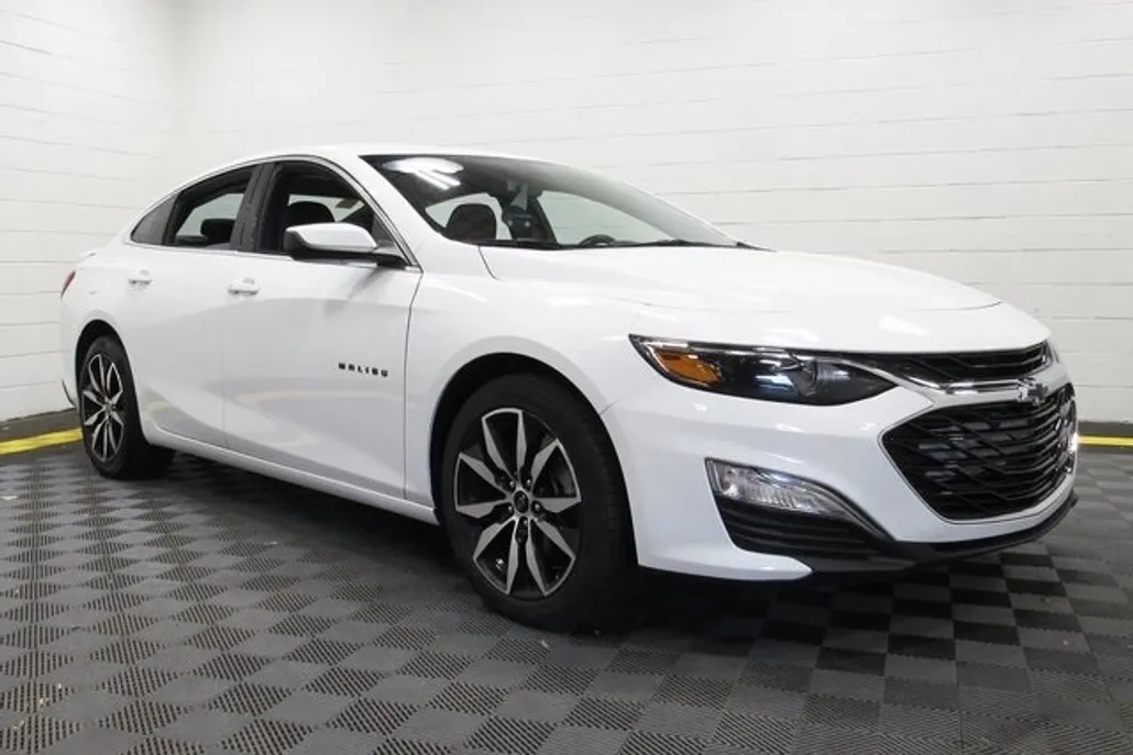 2022 Chevrolet Malibu RS photo 1