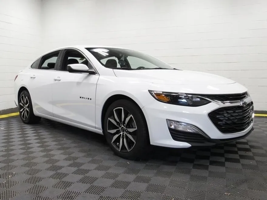 2022 Chevrolet Malibu RS photo 1