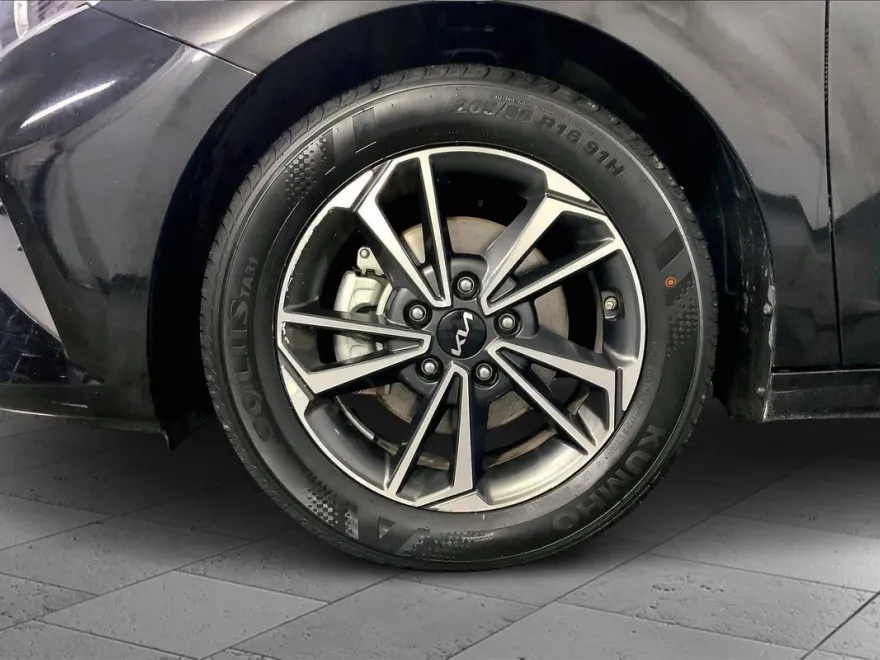 2024 Kia Forte LXS photo 1
