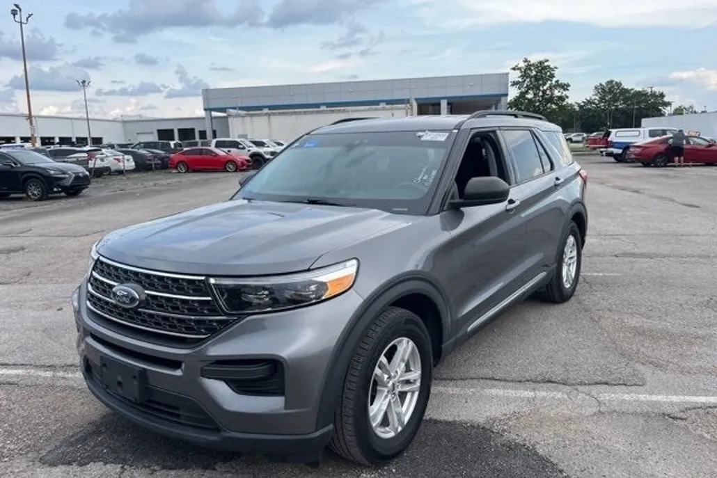 2022 Ford Explorer XLT photo 1