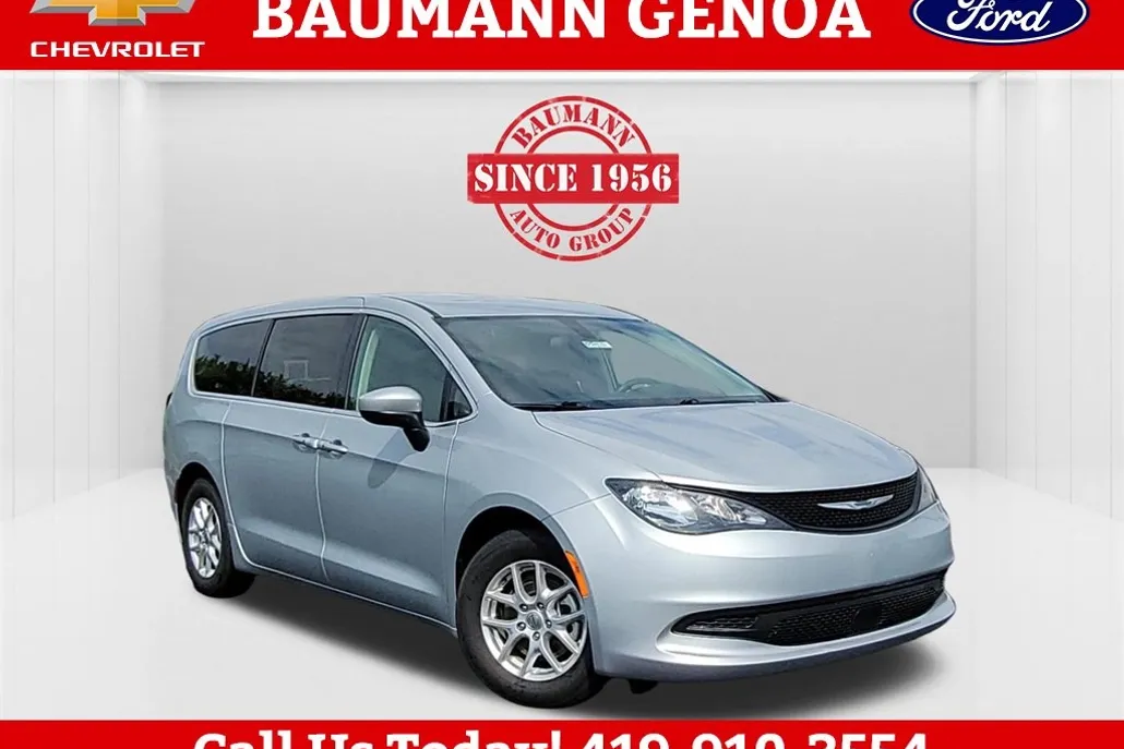 2022 Chrysler Voyager LX photo 1
