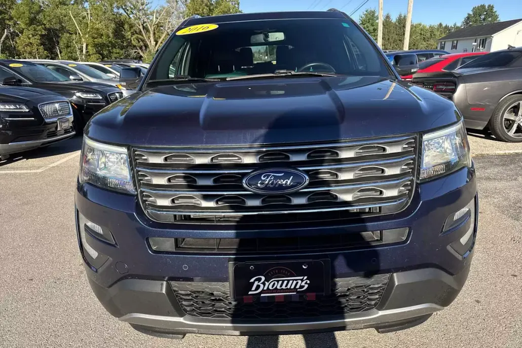 2016 Ford Explorer XLT photo 1