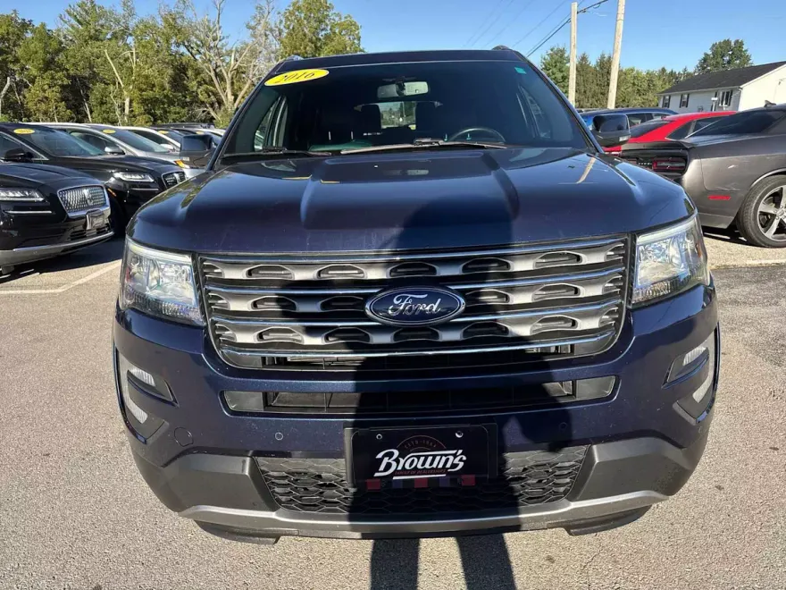 2016 Ford Explorer XLT photo 1