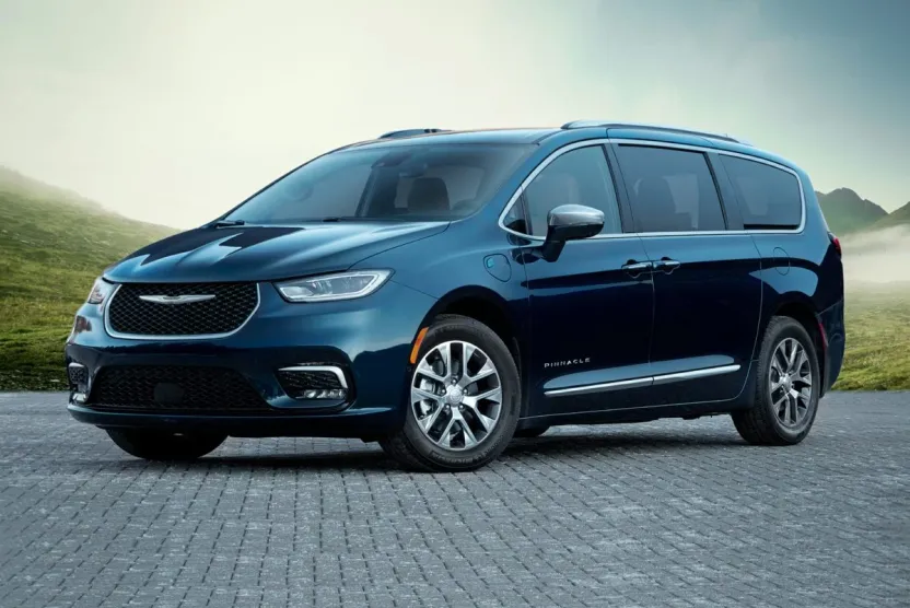 2024 Chrysler Pacifica Hybrid photo 1