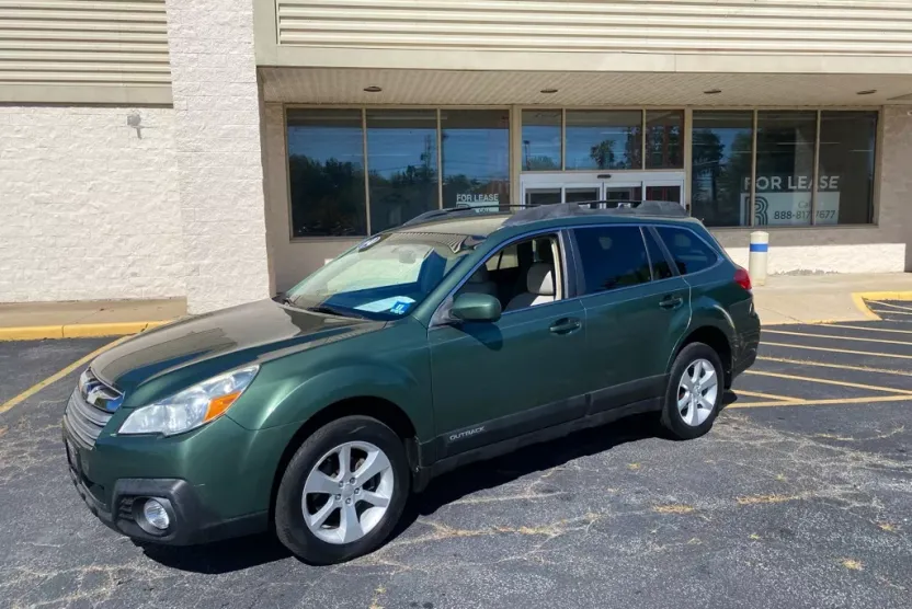 2014 Subaru Outback 2.5i Premium photo 1