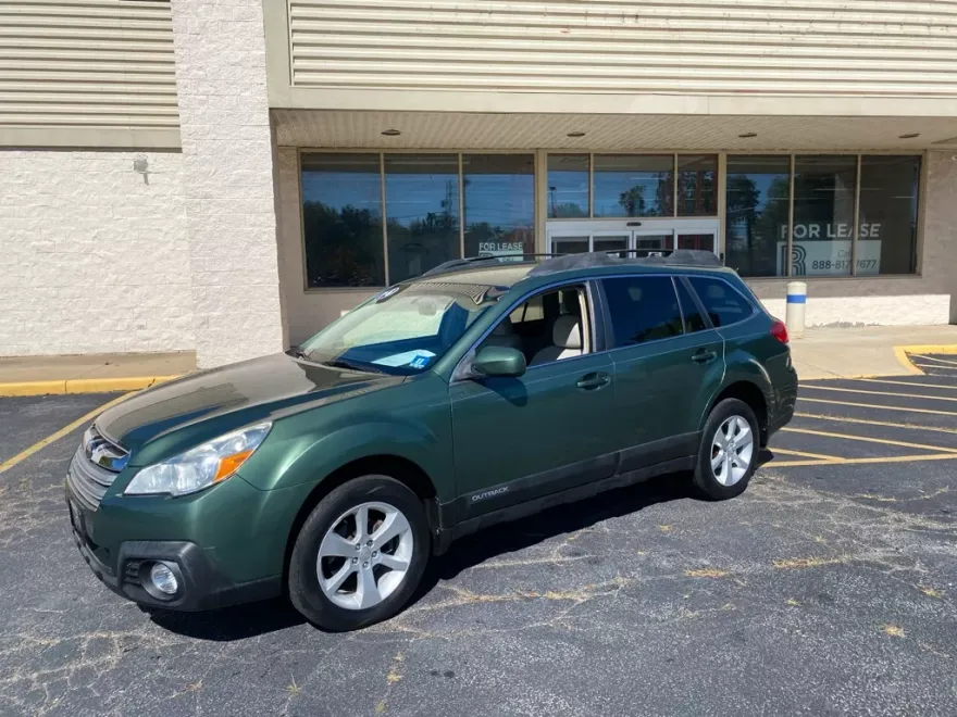 2014 Subaru Outback 2.5i Premium photo 1