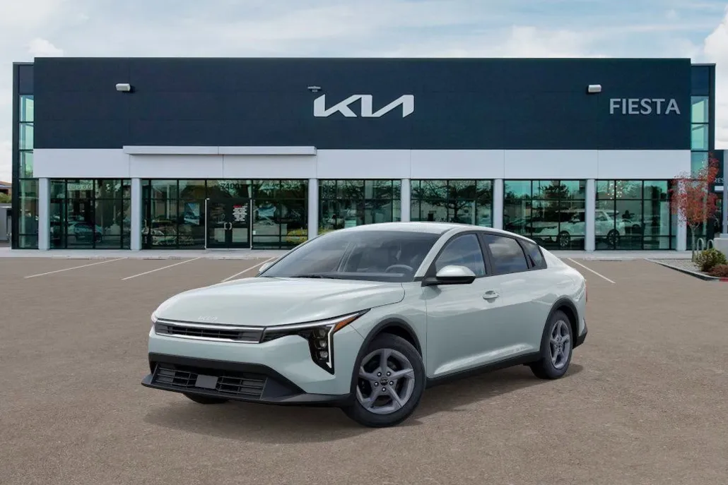 2025 Kia K4 LXS photo 1