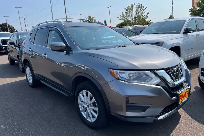 2020 Nissan Rogue SV photo 1