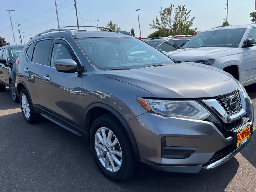 2020 Nissan Rogue SV photo 1