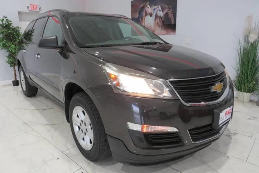 2017 Chevrolet Traverse LS photo 1