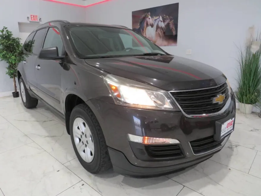 2017 Chevrolet Traverse LS photo 1