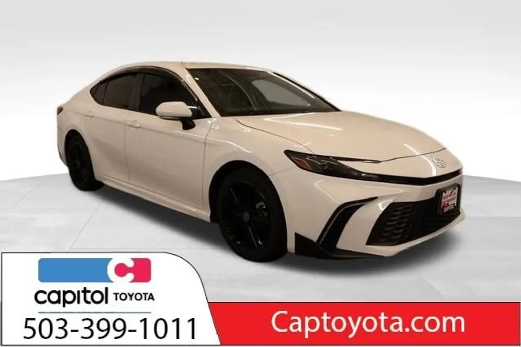 2025 Toyota Camry SE photo 1