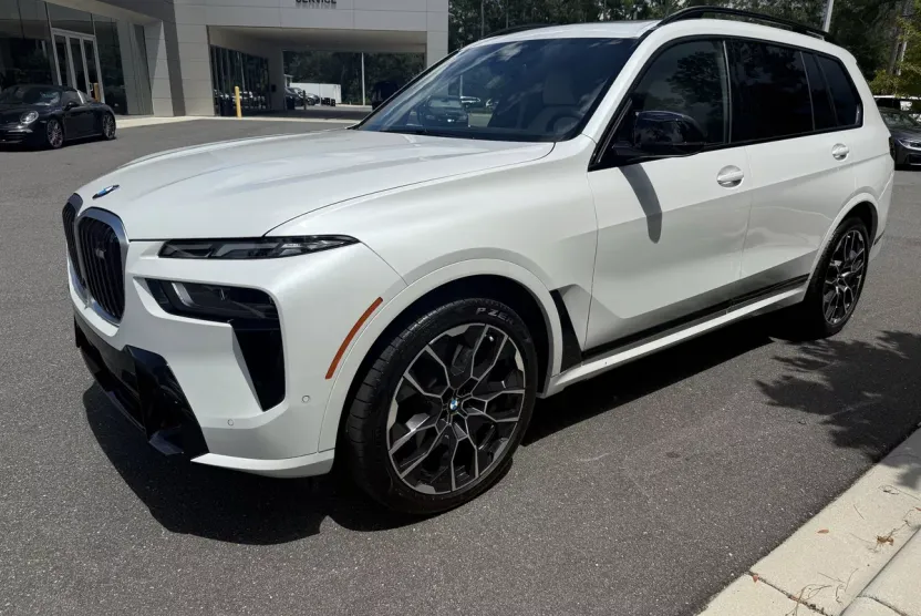 2025 Bmw X7 M60i photo 1