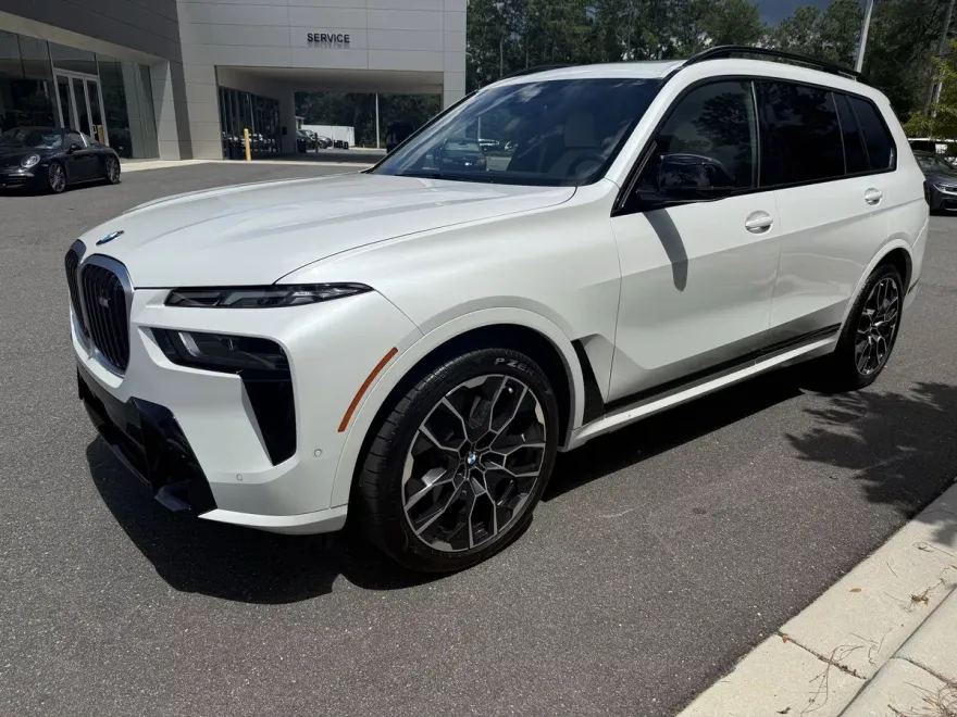 2025 Bmw X7 M60i photo 1