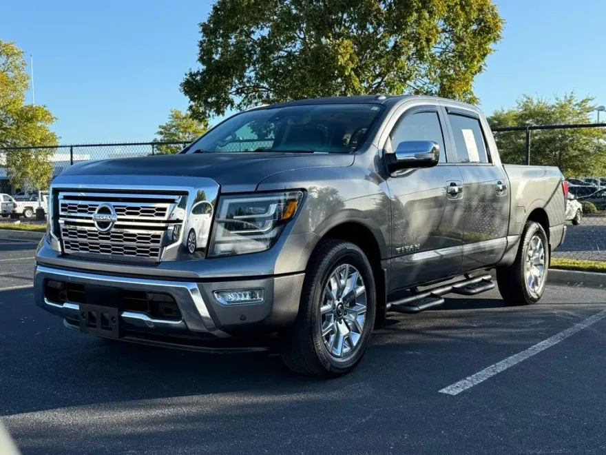 2021 Nissan Titan SL photo 1