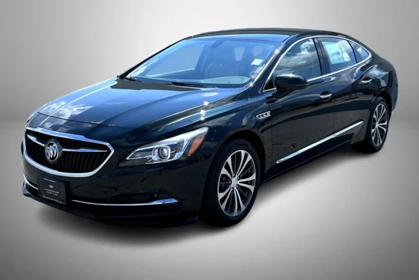 2017 Buick LaCrosse Preferred photo 1