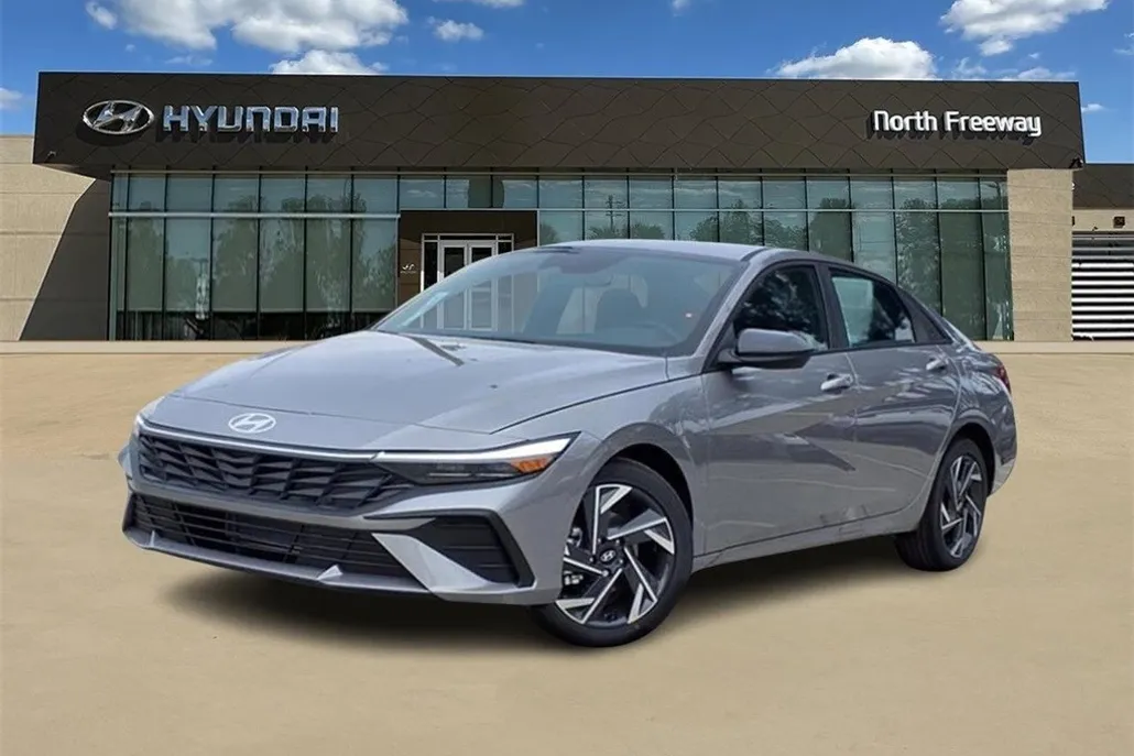 2025 Hyundai Elantra SEL Sport photo 1