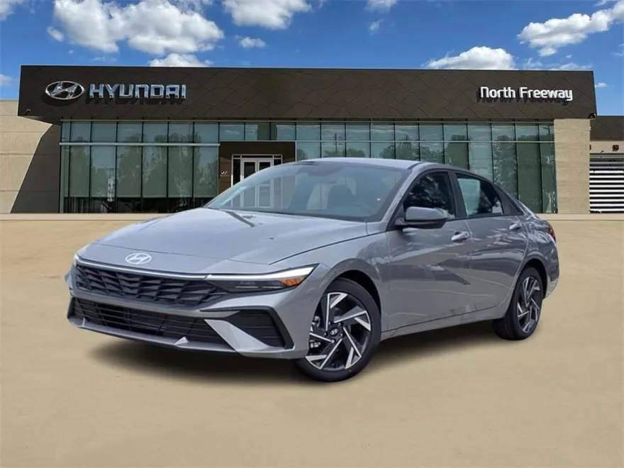 2025 Hyundai Elantra SEL Sport photo 1