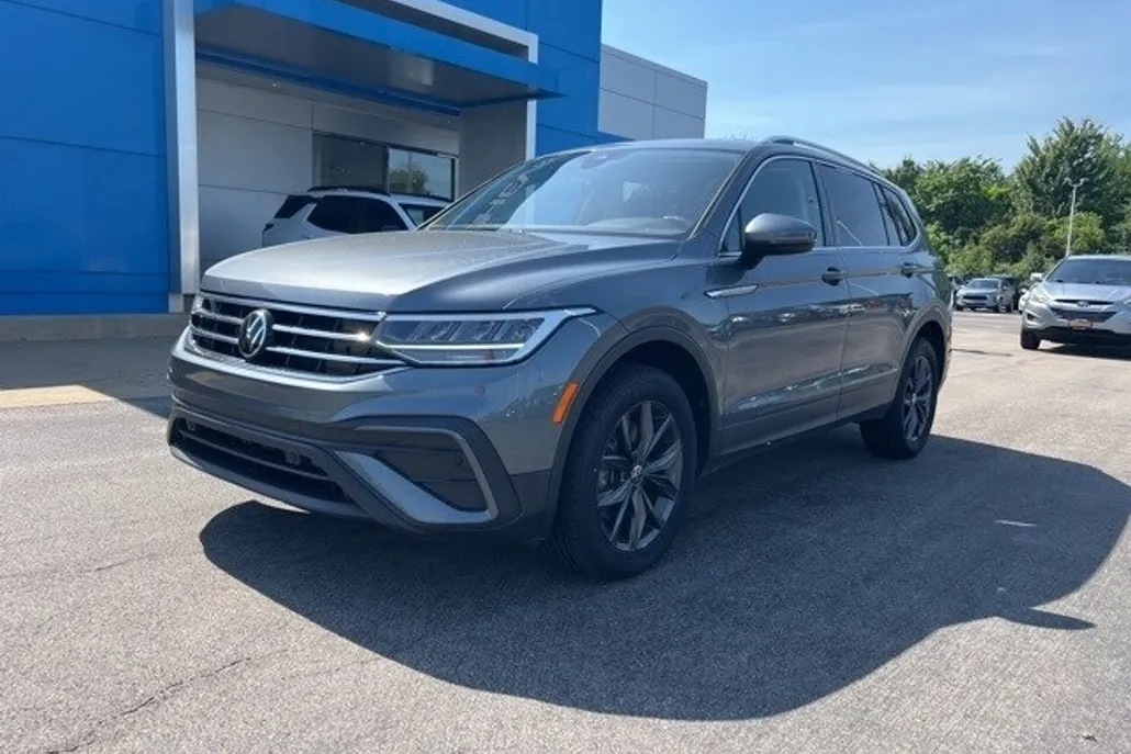 2022 Volkswagen Tiguan SE photo 1