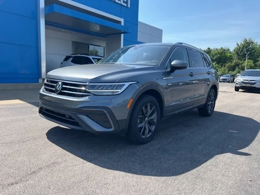2022 Volkswagen Tiguan SE photo 1
