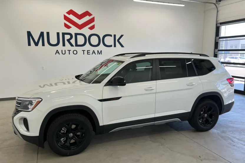 2025 Volkswagen Atlas Peak Edition SE photo 1