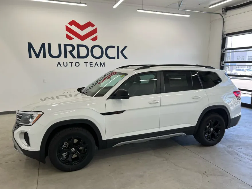 2025 Volkswagen Atlas Peak Edition SE photo 1