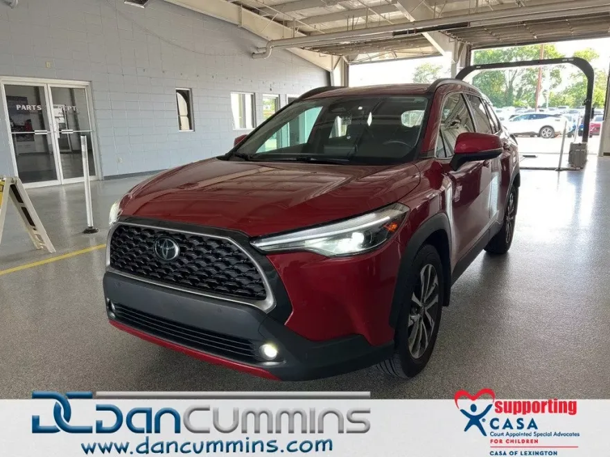 2023 Toyota Corolla Cross XLE photo 1