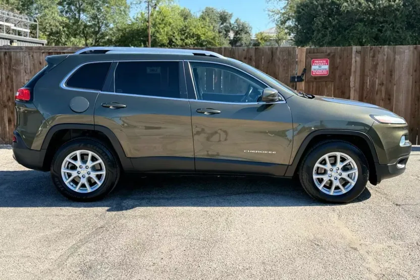 2014 Jeep Cherokee Latitude Sport photo 1