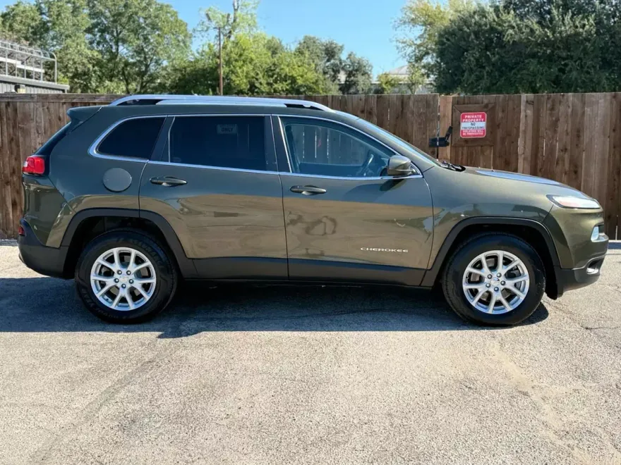 2014 Jeep Cherokee Latitude Sport photo 1