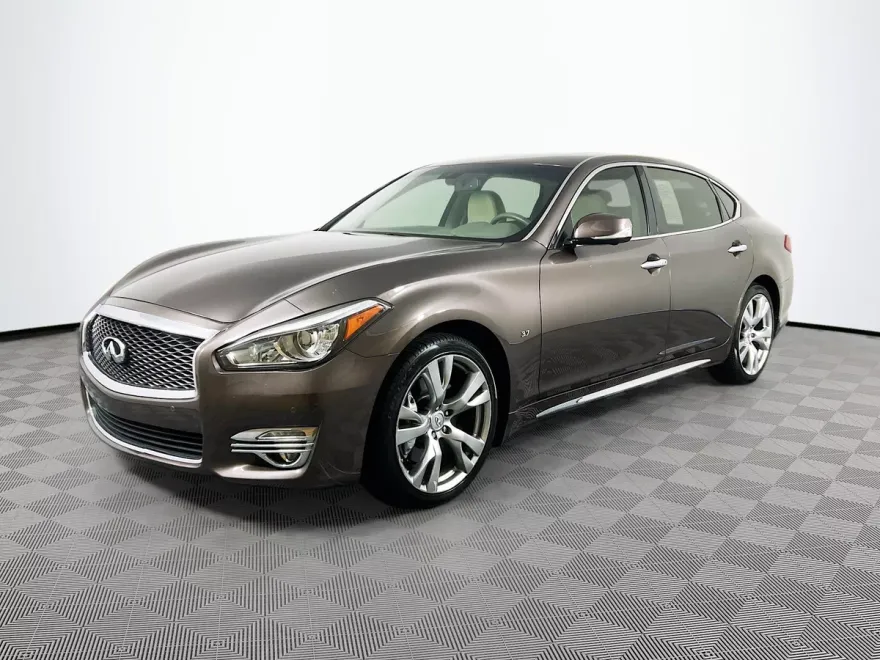 2016 Infiniti Q70L 3.7 photo 1